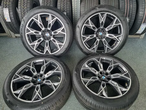 jante-bmw-g70-originale-anvelope-iarna-pirelli-285-40-20