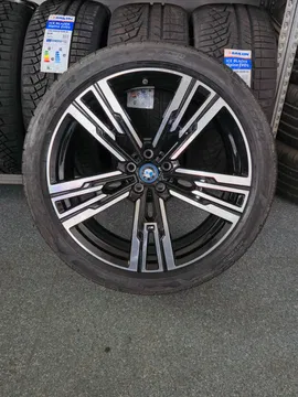 set-jante-bmw-g70-i7-anvelope-vara-noi-pirelli-pzero-285-35-r21-xl