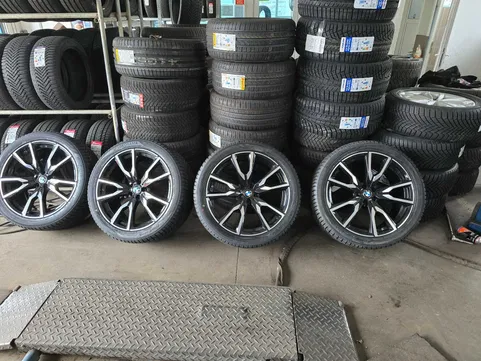 jante-bmw-x7-anvelope-iarna-noi-275-40-22-yokohama-315-35-22